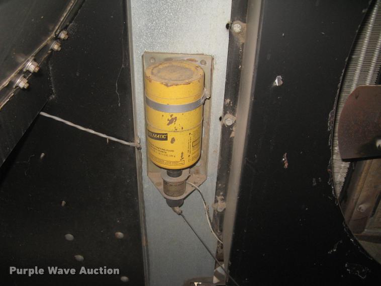 image for item L3993 1995 Gleaner R72 combine