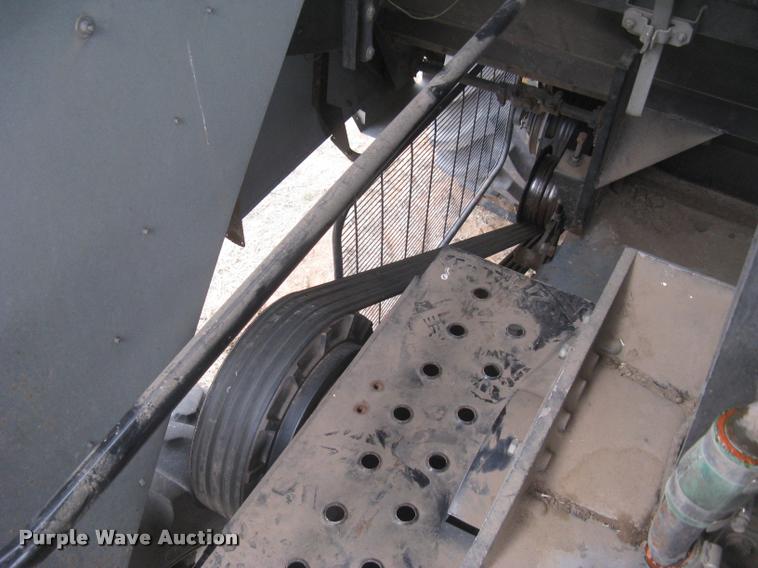 image for item L3993 1995 Gleaner R72 combine