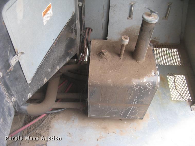 image for item L3993 1995 Gleaner R72 combine