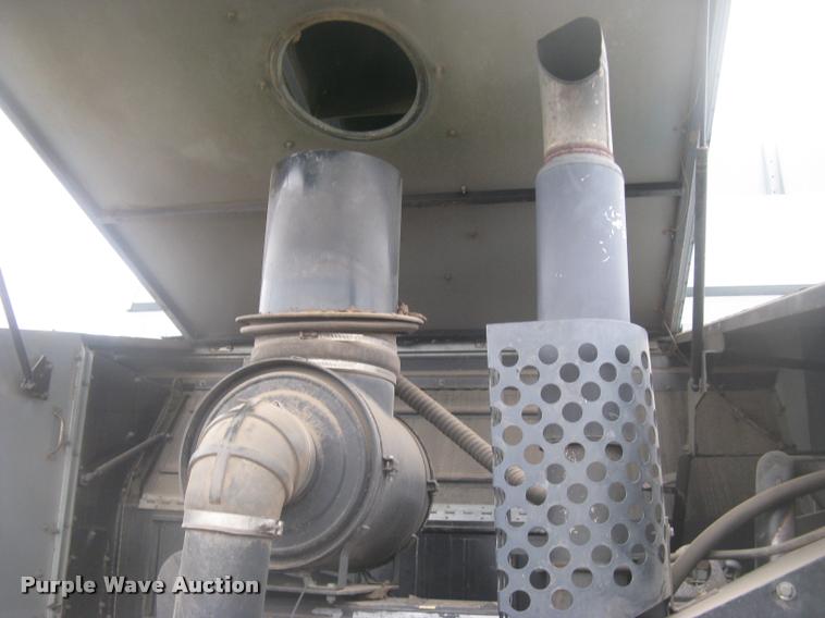 image for item L3993 1995 Gleaner R72 combine