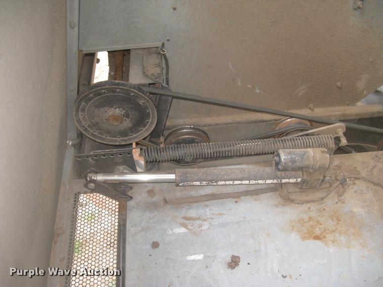 image for item L3993 1995 Gleaner R72 combine