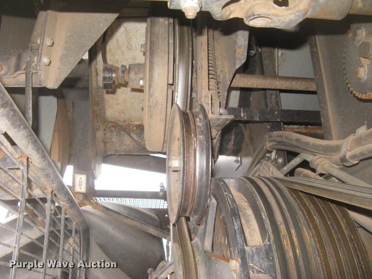 image for item L3993 1995 Gleaner R72 combine