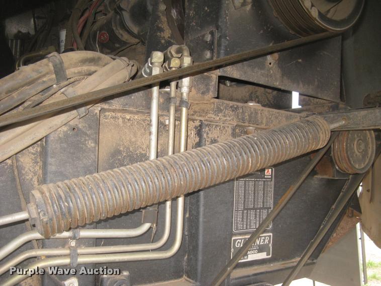 image for item L3993 1995 Gleaner R72 combine