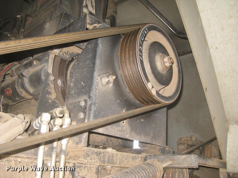 image for item L3993 1995 Gleaner R72 combine