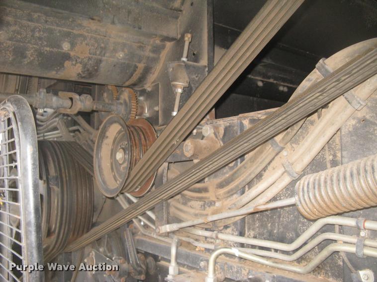 image for item L3993 1995 Gleaner R72 combine