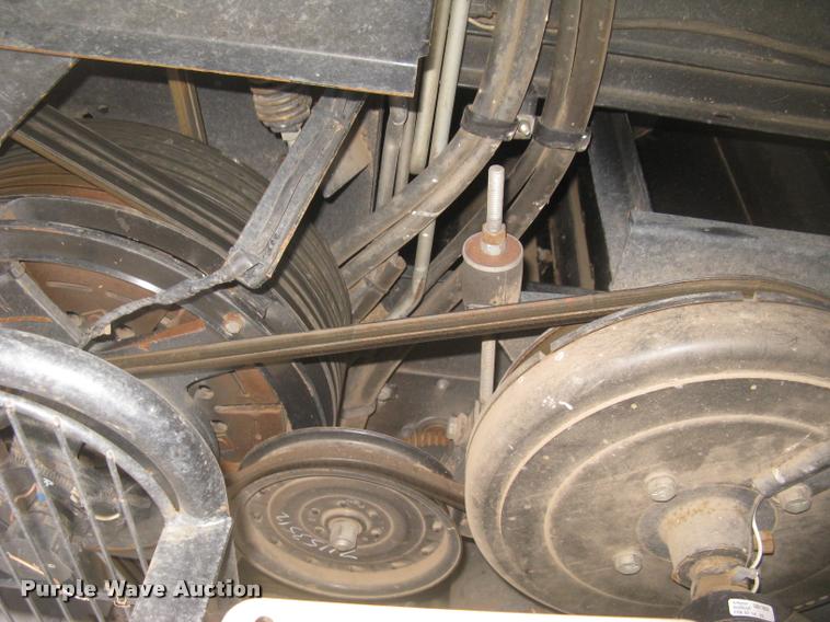 image for item L3993 1995 Gleaner R72 combine