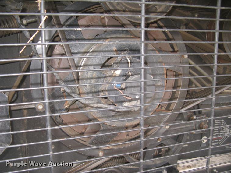 image for item L3993 1995 Gleaner R72 combine