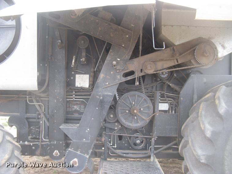 image for item L3993 1995 Gleaner R72 combine