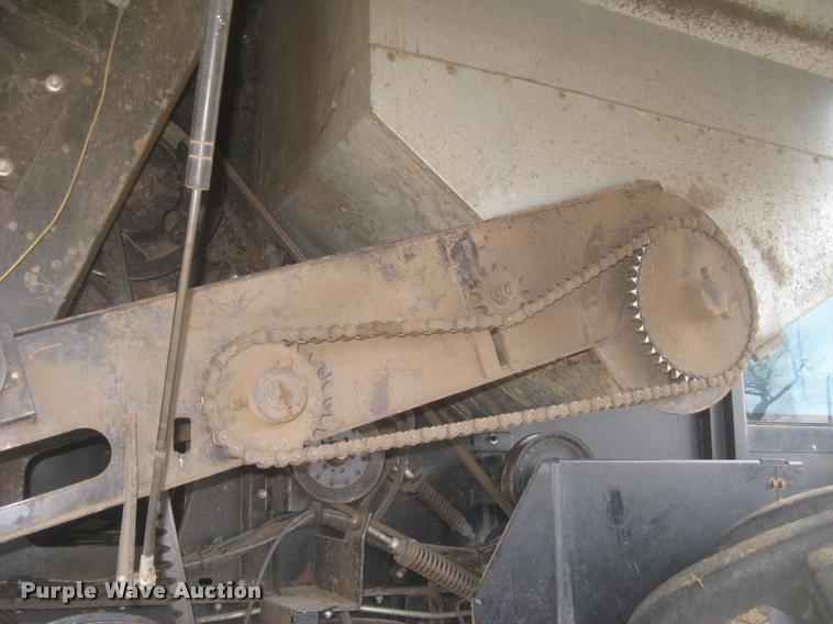 image for item L3993 1995 Gleaner R72 combine