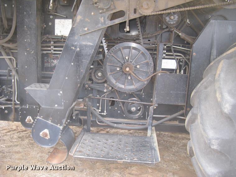 image for item L3993 1995 Gleaner R72 combine