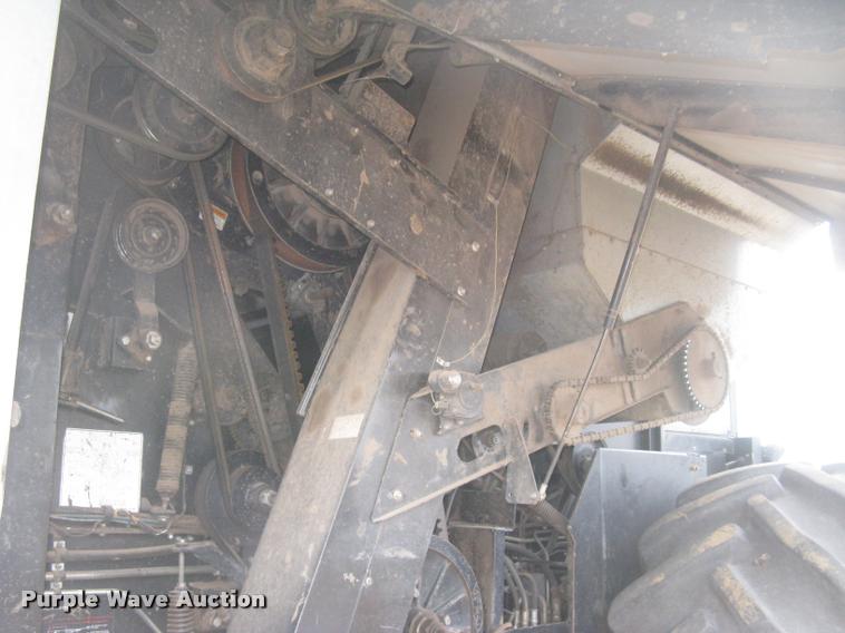 image for item L3993 1995 Gleaner R72 combine
