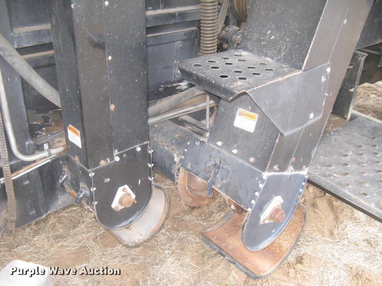 image for item L3993 1995 Gleaner R72 combine