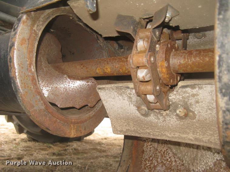 image for item L3993 1995 Gleaner R72 combine