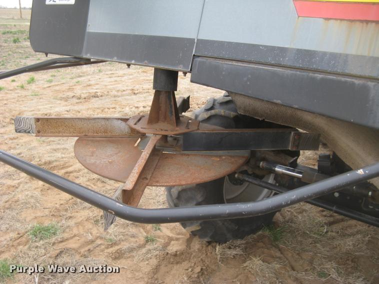 image for item L3993 1995 Gleaner R72 combine