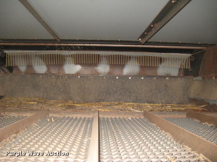 image for item L3993 1995 Gleaner R72 combine