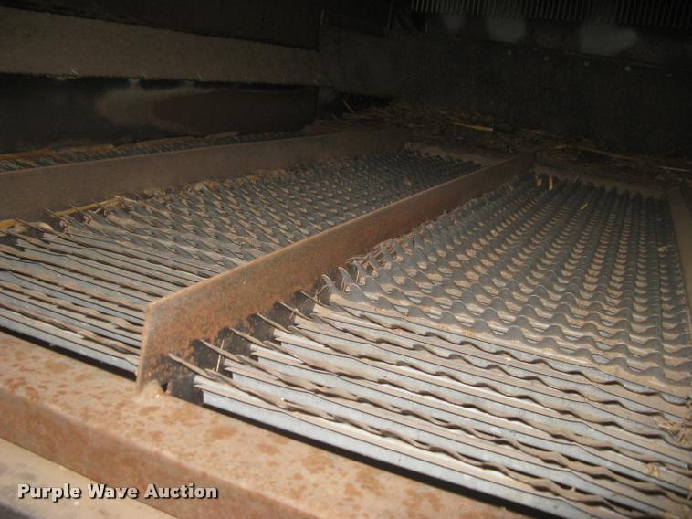 image for item L3993 1995 Gleaner R72 combine