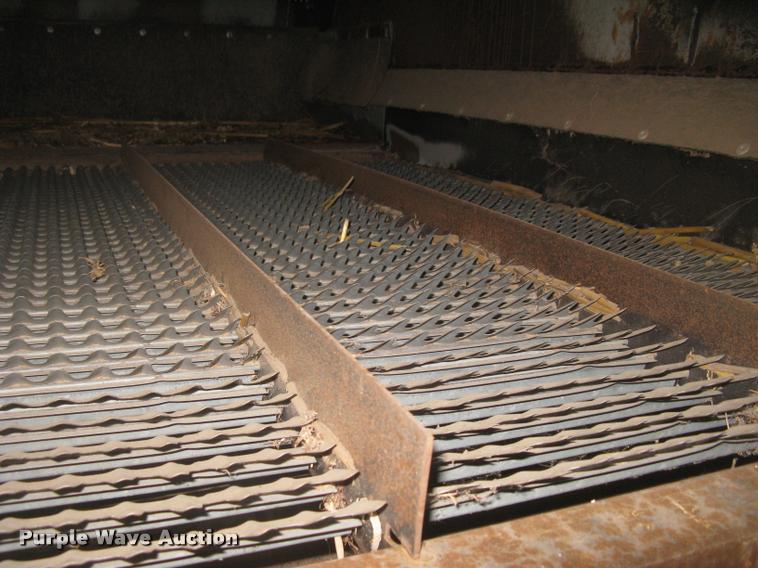 image for item L3993 1995 Gleaner R72 combine