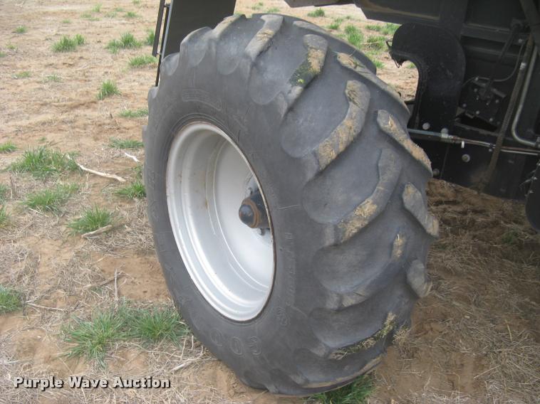 image for item L3993 1995 Gleaner R72 combine