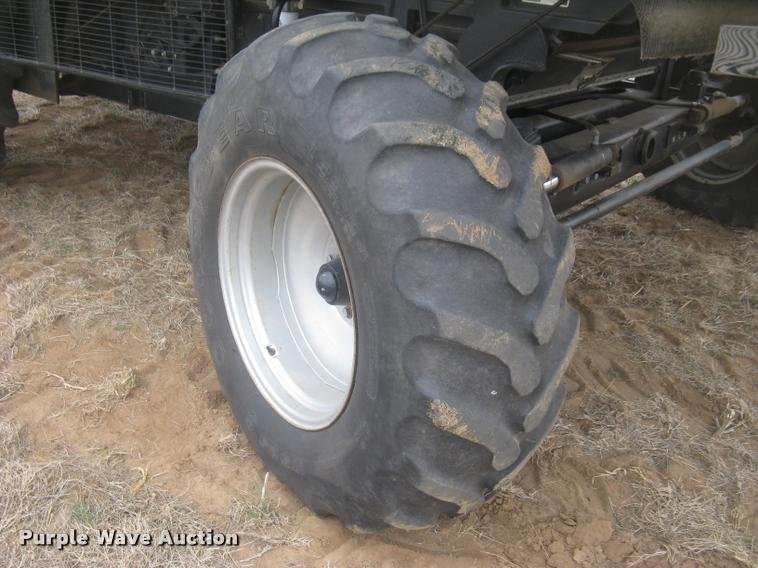 image for item L3993 1995 Gleaner R72 combine