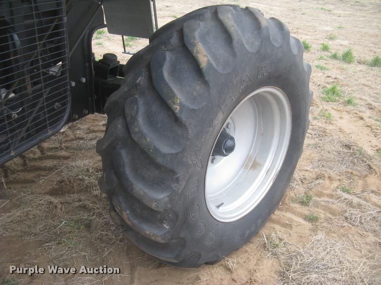 image for item L3993 1995 Gleaner R72 combine