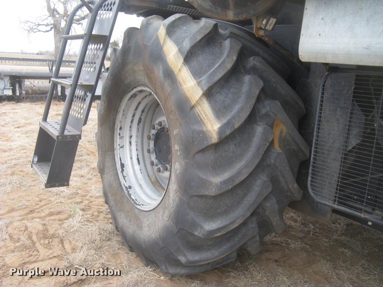 image for item L3993 1995 Gleaner R72 combine