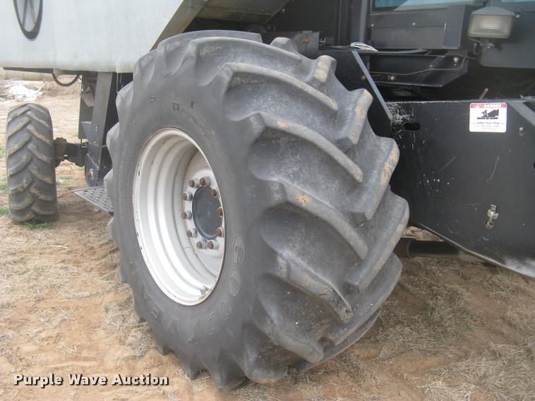 image for item L3993 1995 Gleaner R72 combine