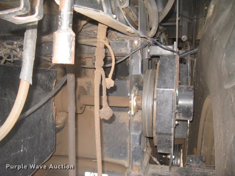 image for item L3993 1995 Gleaner R72 combine