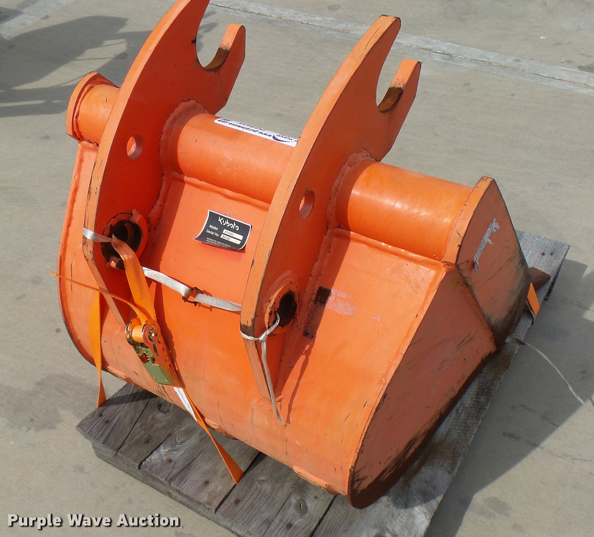 Kubota BT4585 bucket in Grapevine, TX Item DG9635 sold Purple Wave