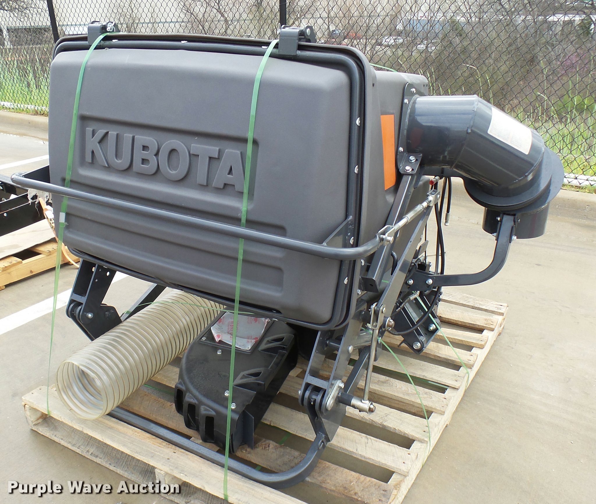 Kubota ZTR grass catcher in Grapevine, TX Item DG9640 sold Purple Wave