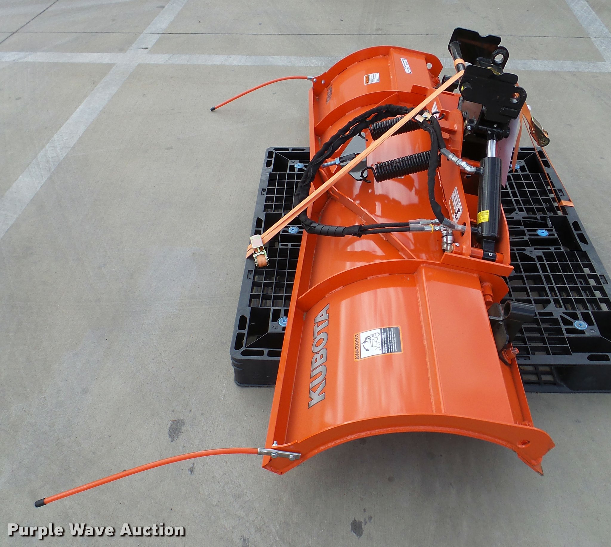 Kubota V5294 snow blade in Grapevine, TX Item DG9651 sold Purple Wave