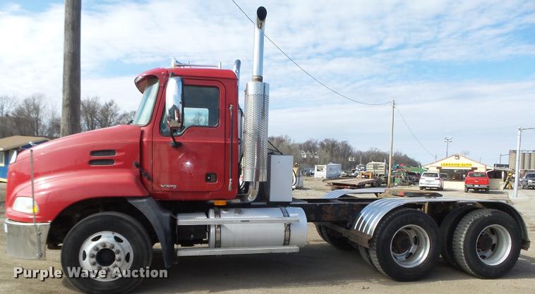 image for item DA0613 2005 Mack CXN 613 Vision semi truck