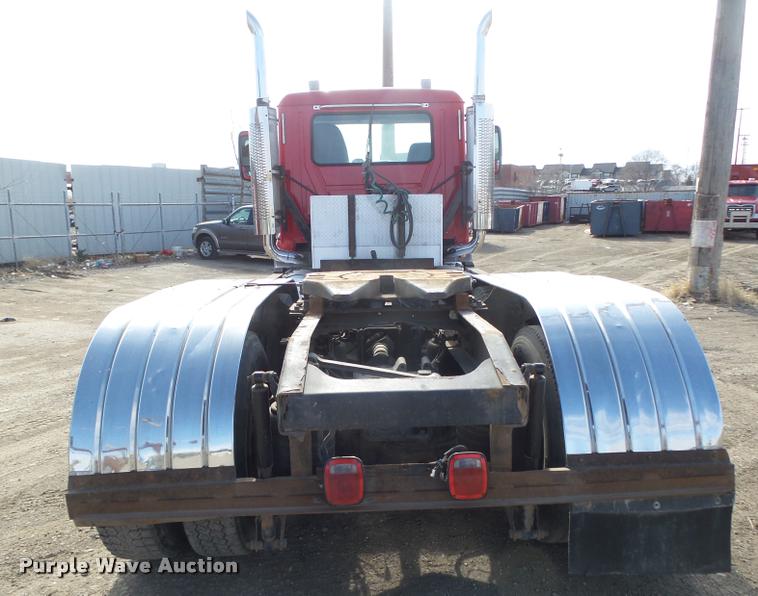 image for item DA0613 2005 Mack CXN 613 Vision semi truck