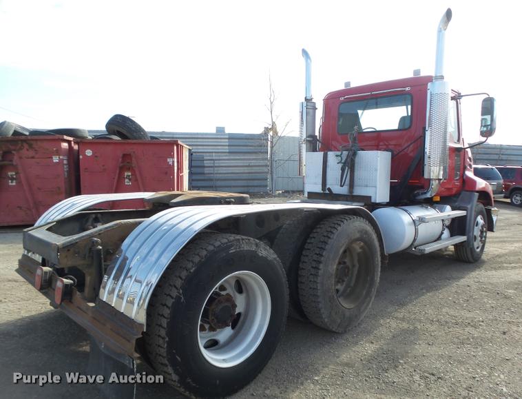 image for item DA0613 2005 Mack CXN 613 Vision semi truck