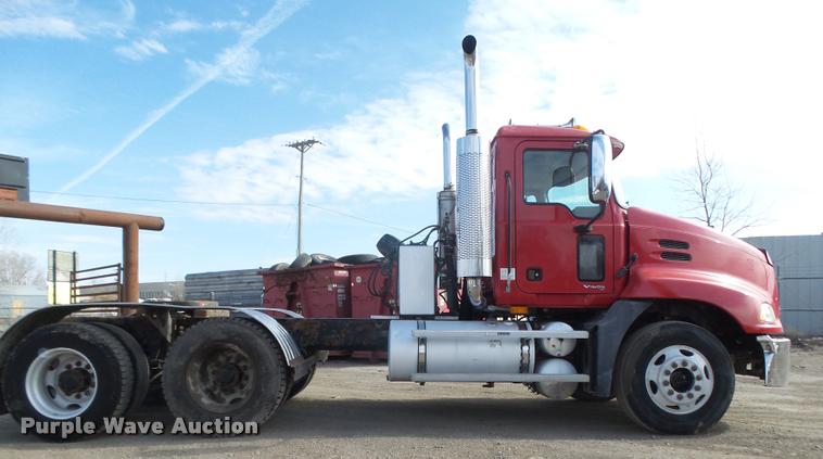 image for item DA0613 2005 Mack CXN 613 Vision semi truck