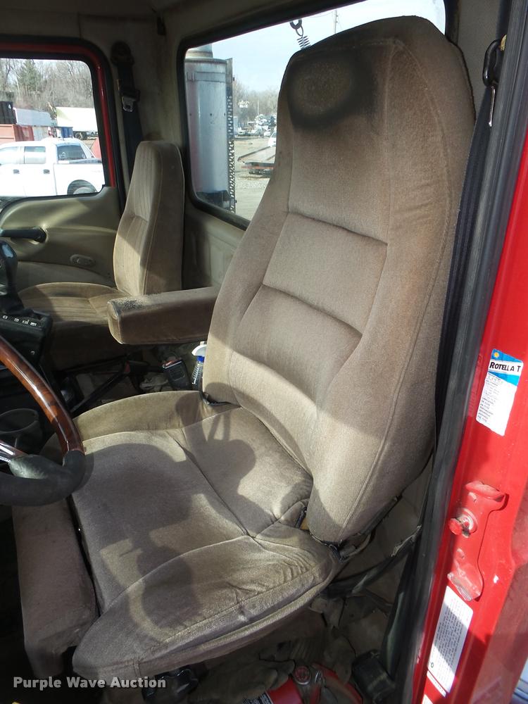 image for item DA0613 2005 Mack CXN 613 Vision semi truck