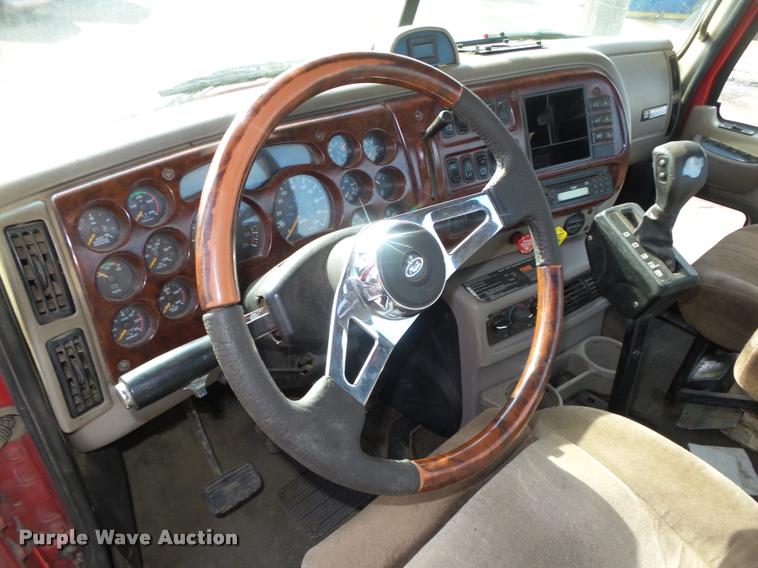 image for item DA0613 2005 Mack CXN 613 Vision semi truck