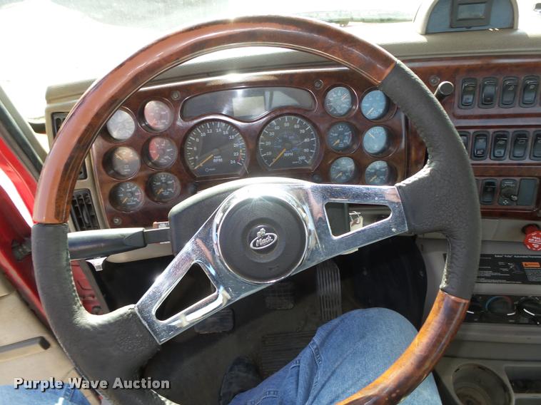 image for item DA0613 2005 Mack CXN 613 Vision semi truck