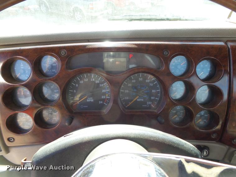 image for item DA0613 2005 Mack CXN 613 Vision semi truck