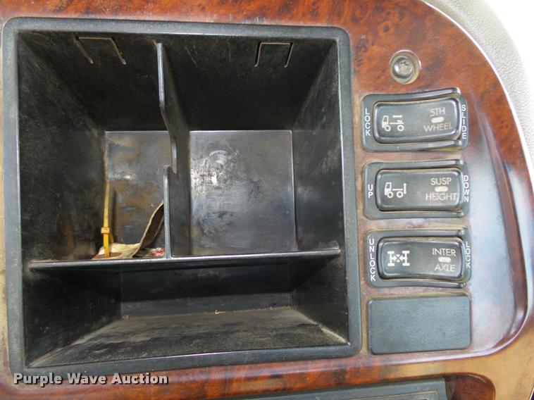 image for item DA0613 2005 Mack CXN 613 Vision semi truck