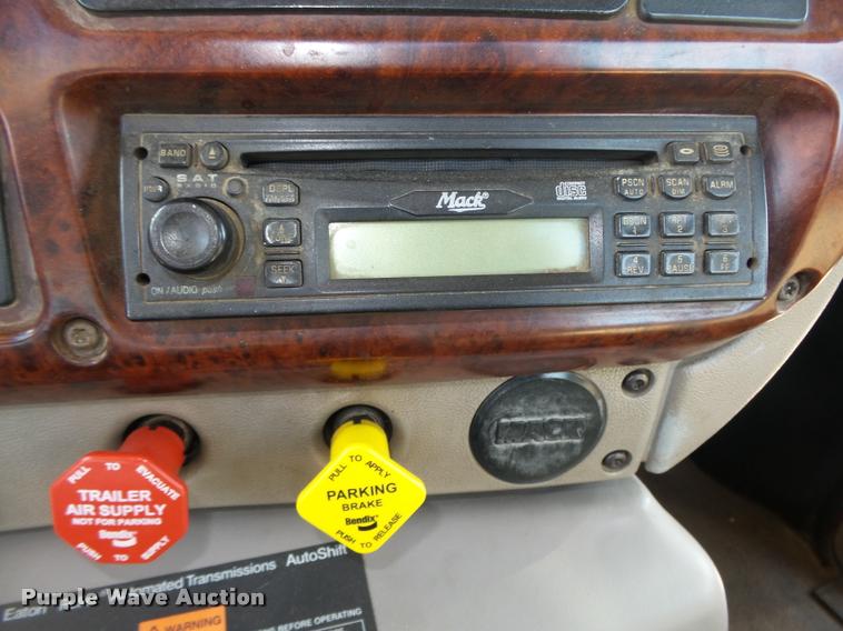 image for item DA0613 2005 Mack CXN 613 Vision semi truck