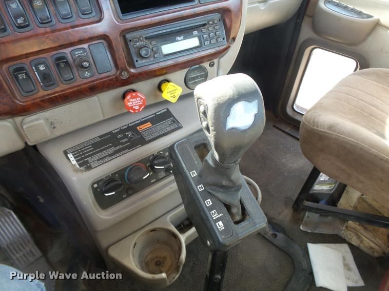 image for item DA0613 2005 Mack CXN 613 Vision semi truck