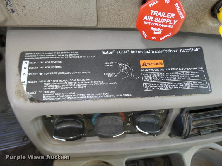 image for item DA0613 2005 Mack CXN 613 Vision semi truck