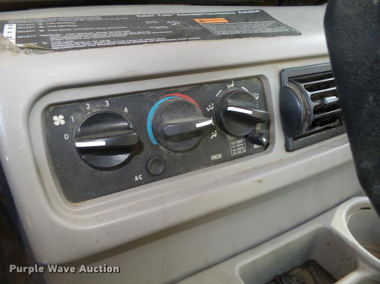 image for item DA0613 2005 Mack CXN 613 Vision semi truck