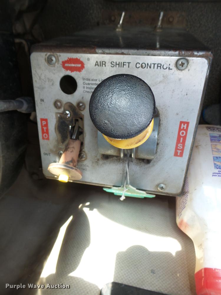 image for item DA0613 2005 Mack CXN 613 Vision semi truck