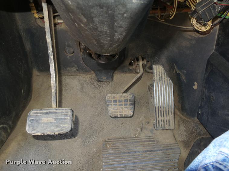 image for item DA0613 2005 Mack CXN 613 Vision semi truck