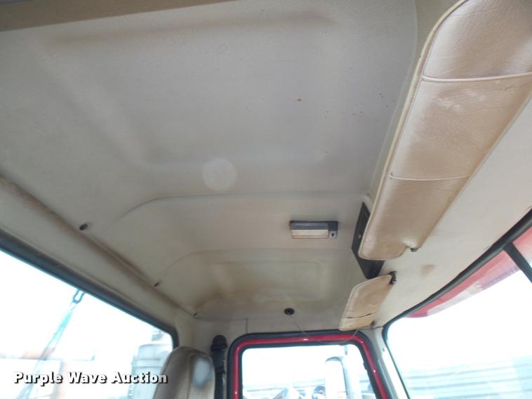 image for item DA0613 2005 Mack CXN 613 Vision semi truck