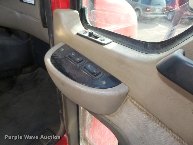 image for item DA0613 2005 Mack CXN 613 Vision semi truck