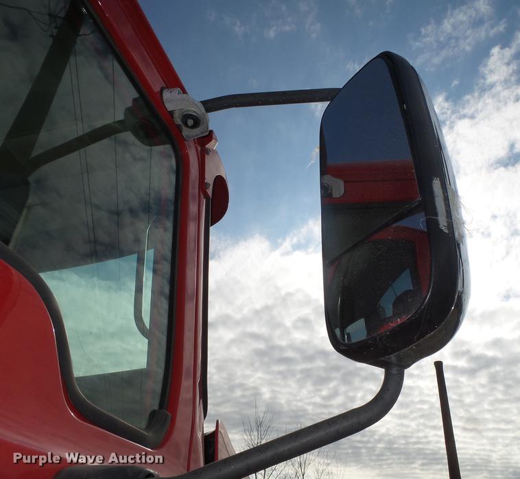 image for item DA0613 2005 Mack CXN 613 Vision semi truck