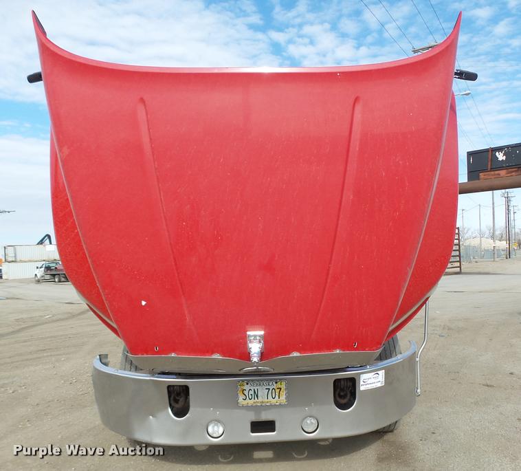 image for item DA0613 2005 Mack CXN 613 Vision semi truck