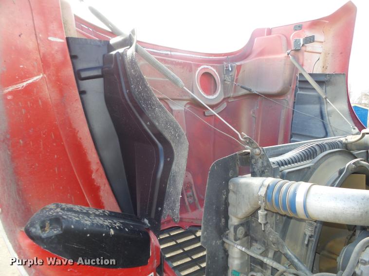 image for item DA0613 2005 Mack CXN 613 Vision semi truck